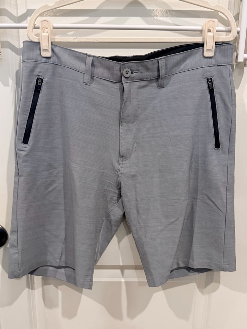 Men's Light Gray Athletic Golf Shorts with Zipper Pockets
